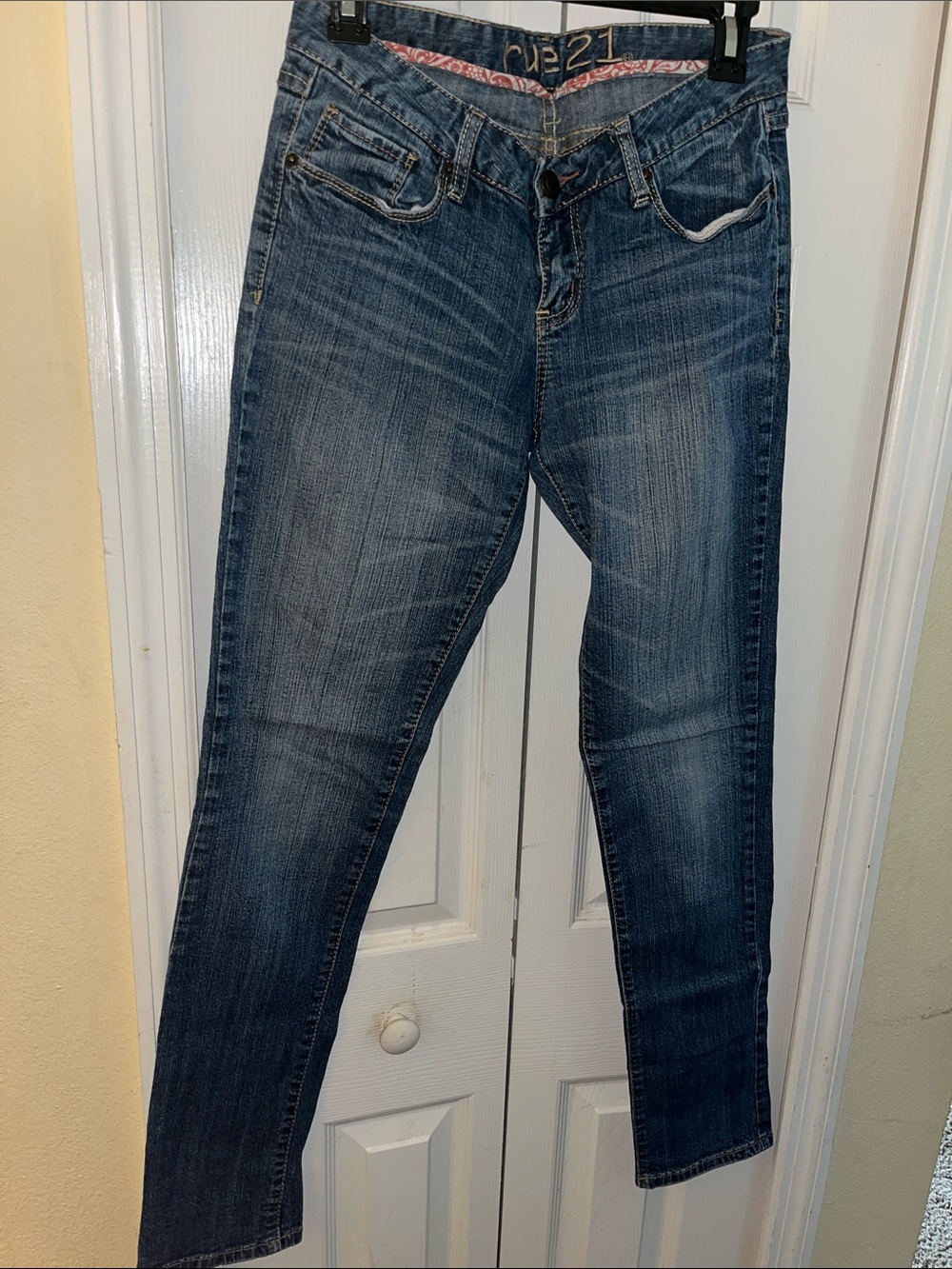 Rue21 Women's Faded Blue Skinny Jeans